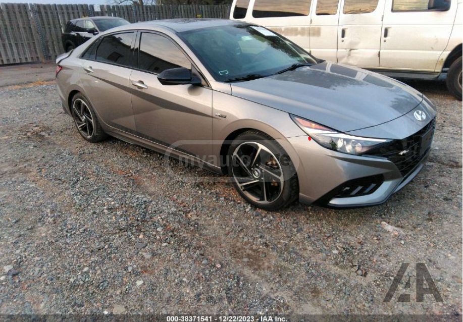 Hyundai Elantra - фото 1