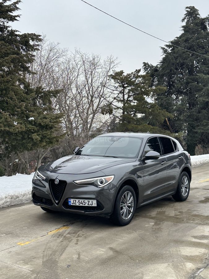Alfa Romeo Stelvio 2023 — миниатюра 1