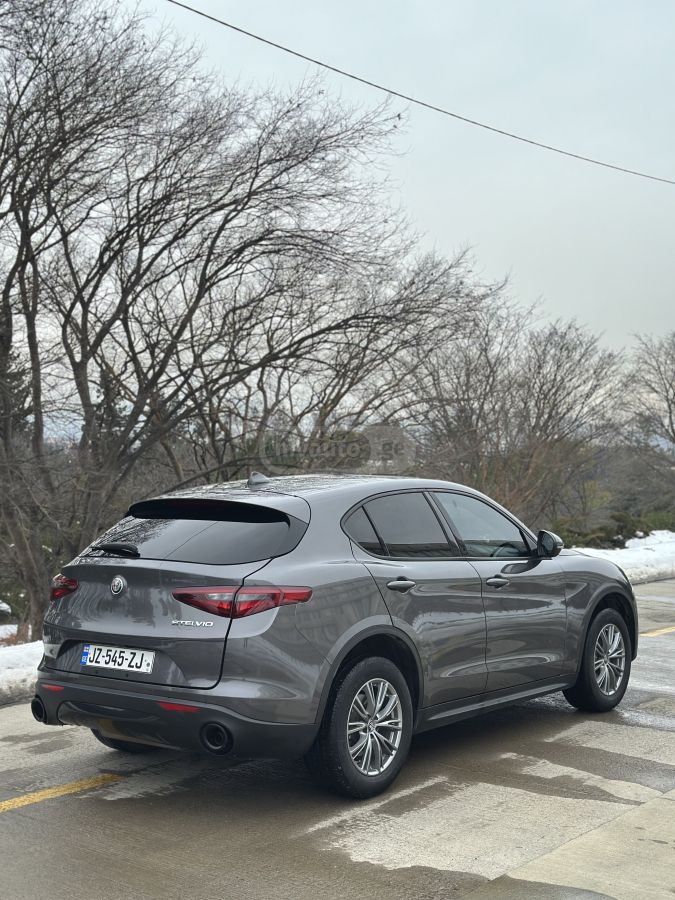 Alfa Romeo Stelvio 2023 — миниатюра 4
