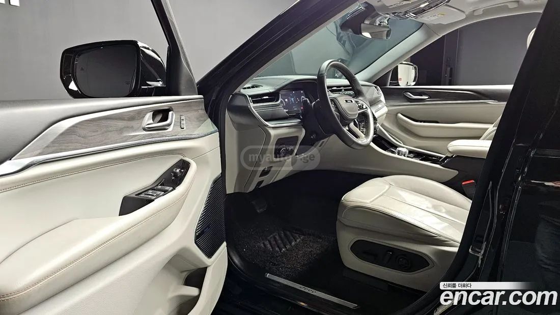 Jeep Grand Cherokee - фото 12