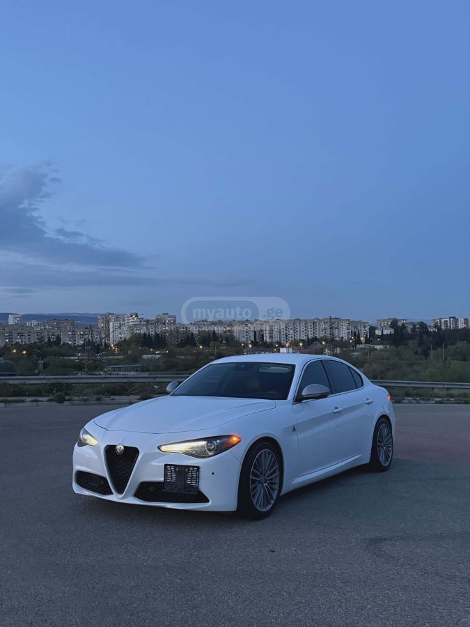 Alfa Romeo Giulia - фото 1