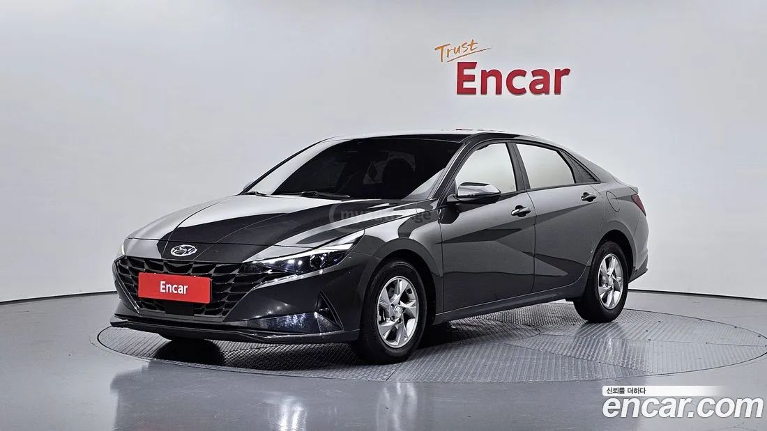 Hyundai Elantra - фото 1