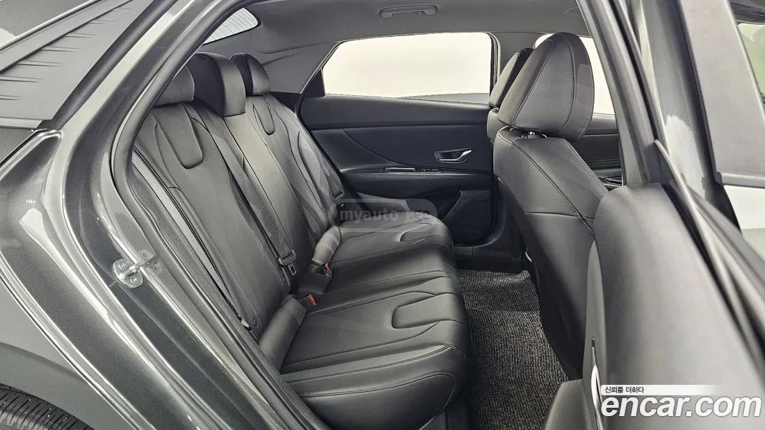 Hyundai Elantra - фото 12