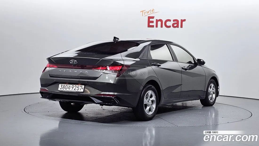 Hyundai Elantra - фото 2