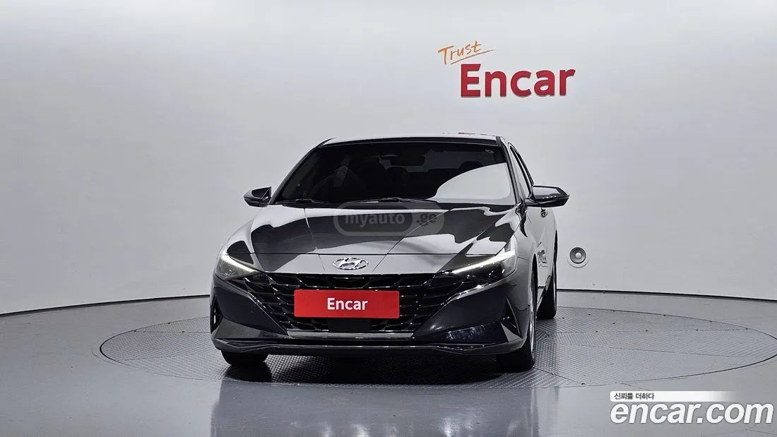 Hyundai Elantra - фото 3