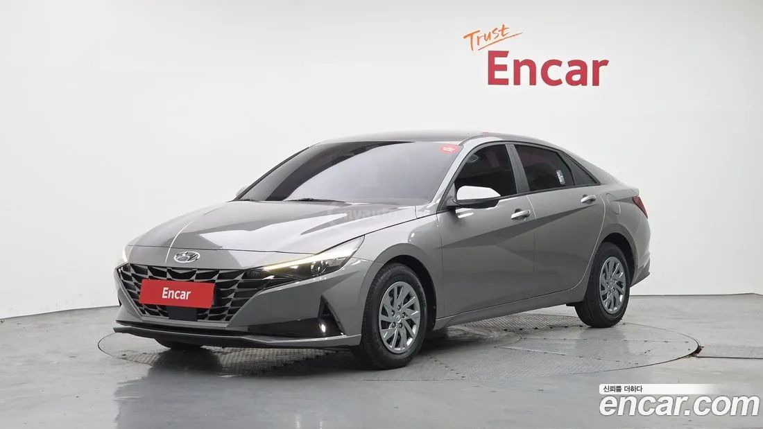 Hyundai Elantra - фото 1