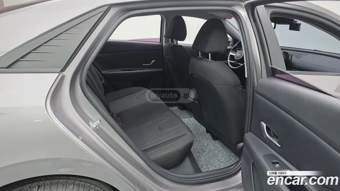 Hyundai Elantra - фото 12