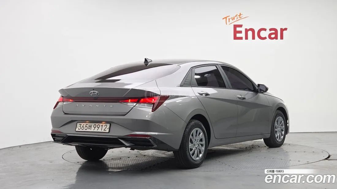 Hyundai Elantra - фото 2