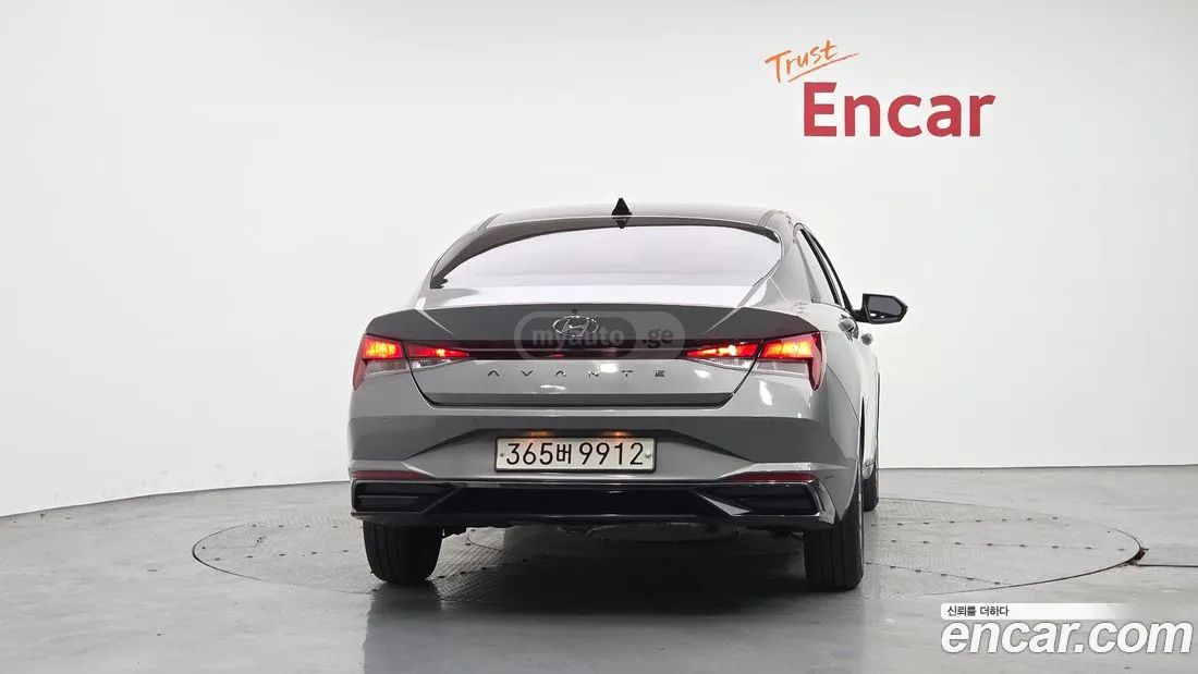 Hyundai Elantra - фото 4