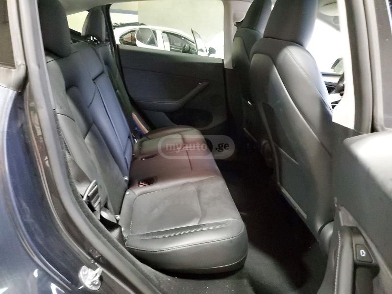 Tesla Model Y - фото 6