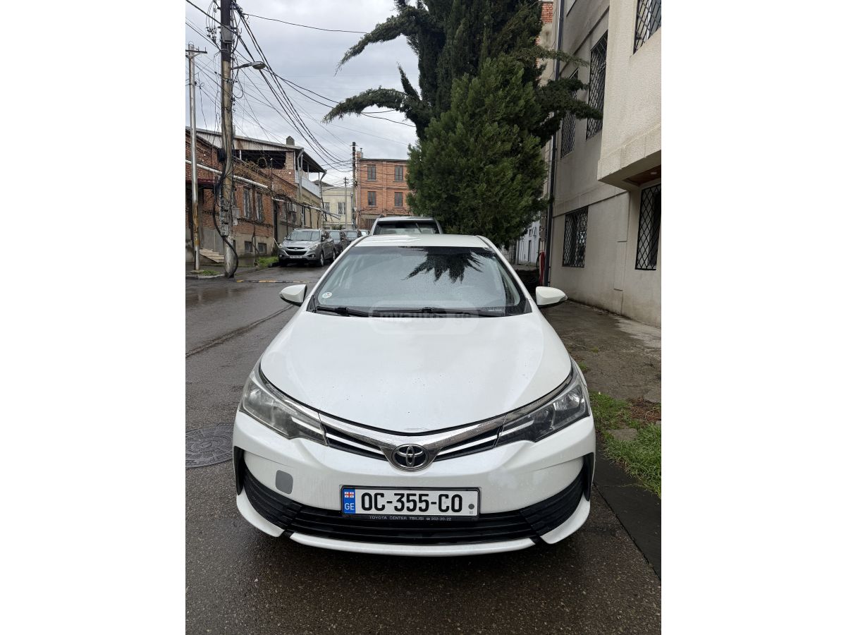 Toyota Corolla - фото 1