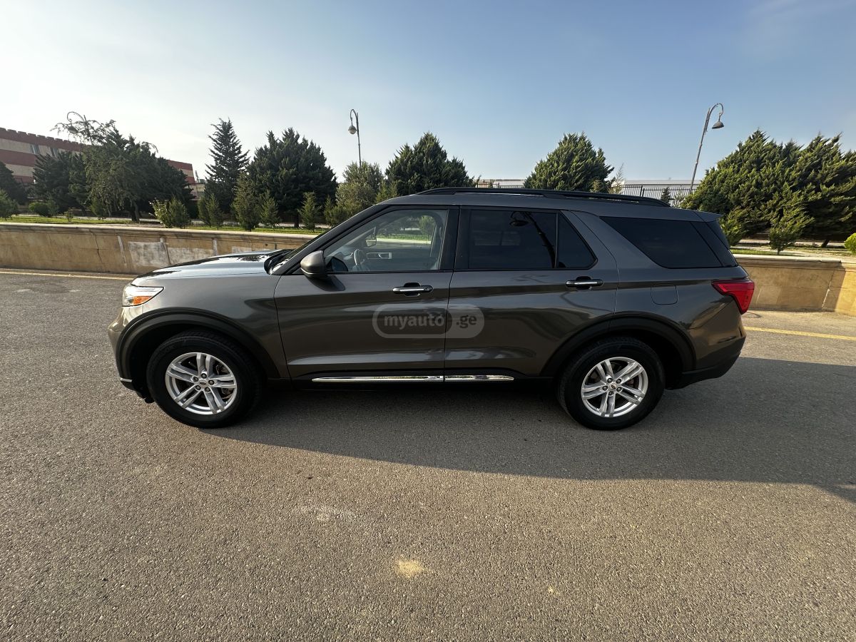 Ford Explorer - фото 1