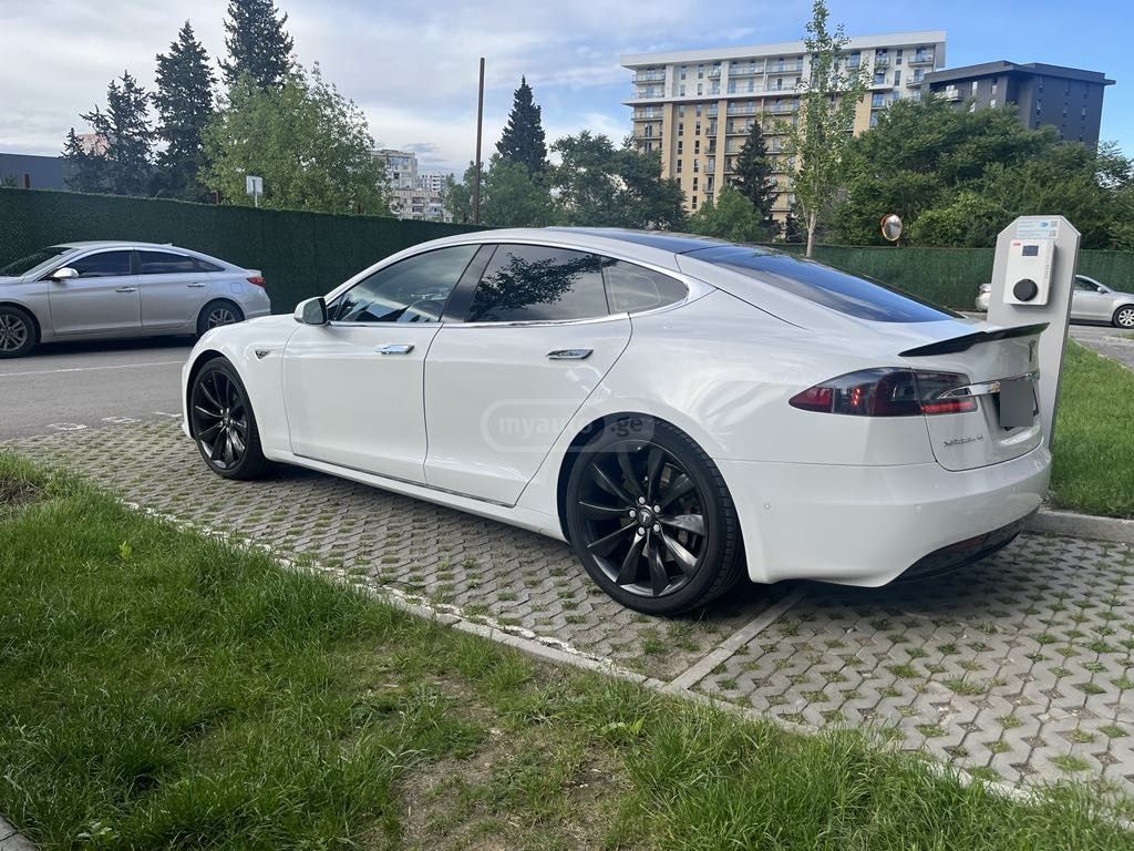 Tesla Model S - фото 5