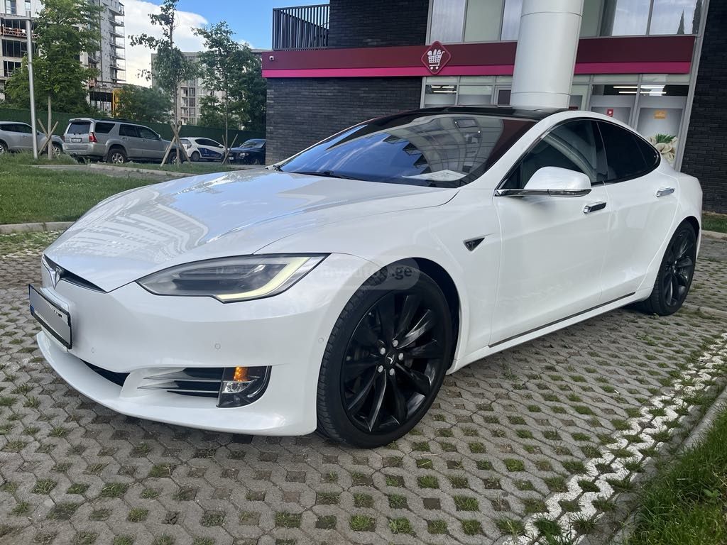 Tesla Model S - фото 6