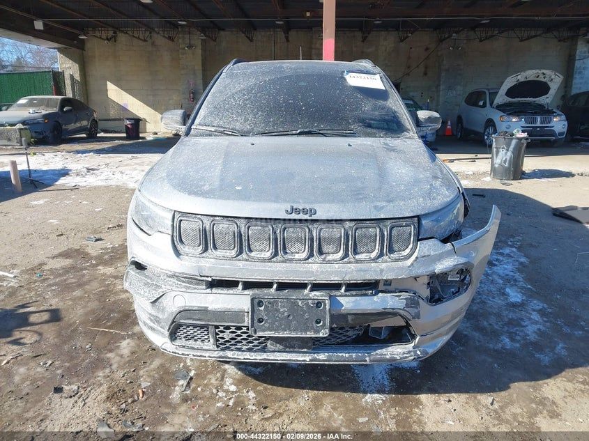 Jeep Latitude Lux 4dr 4x4 Automatic — миниатюра 12