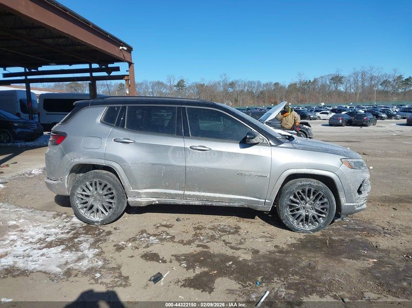 Jeep Latitude Lux 4dr 4x4 Automatic — миниатюра 13