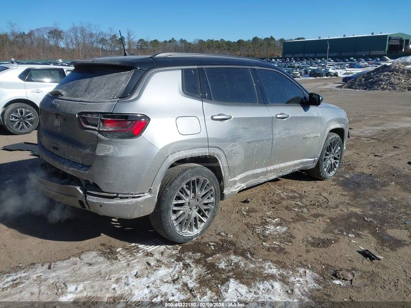 Jeep Latitude Lux 4dr 4x4 Automatic — миниатюра 4