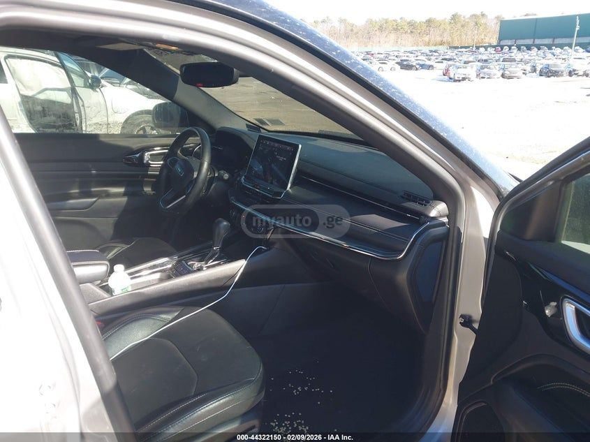 Jeep Latitude Lux 4dr 4x4 Automatic — миниатюра 5