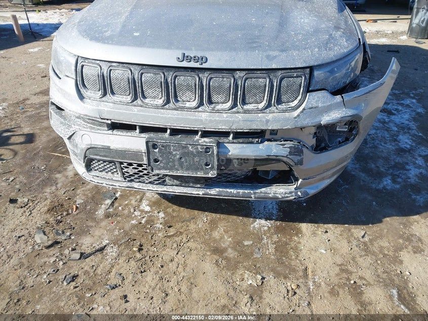 Jeep Latitude Lux 4dr 4x4 Automatic — миниатюра 6