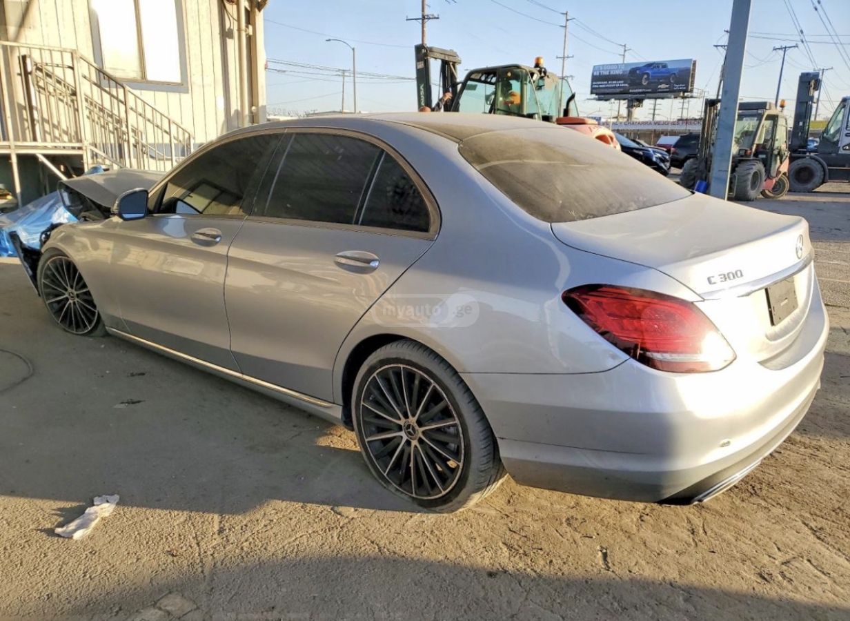 Mercedes-Benz C 300 - фото 1