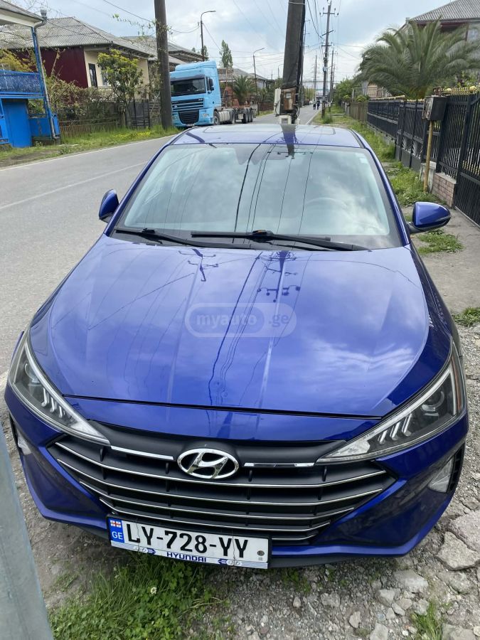 Hyundai Elantra - фото 1