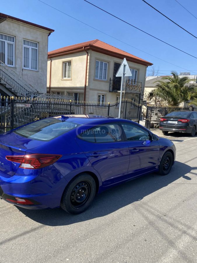 Hyundai Elantra - фото 2