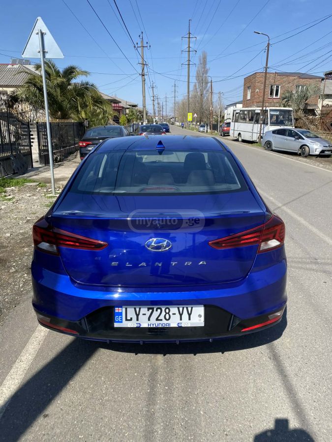 Hyundai Elantra - фото 3