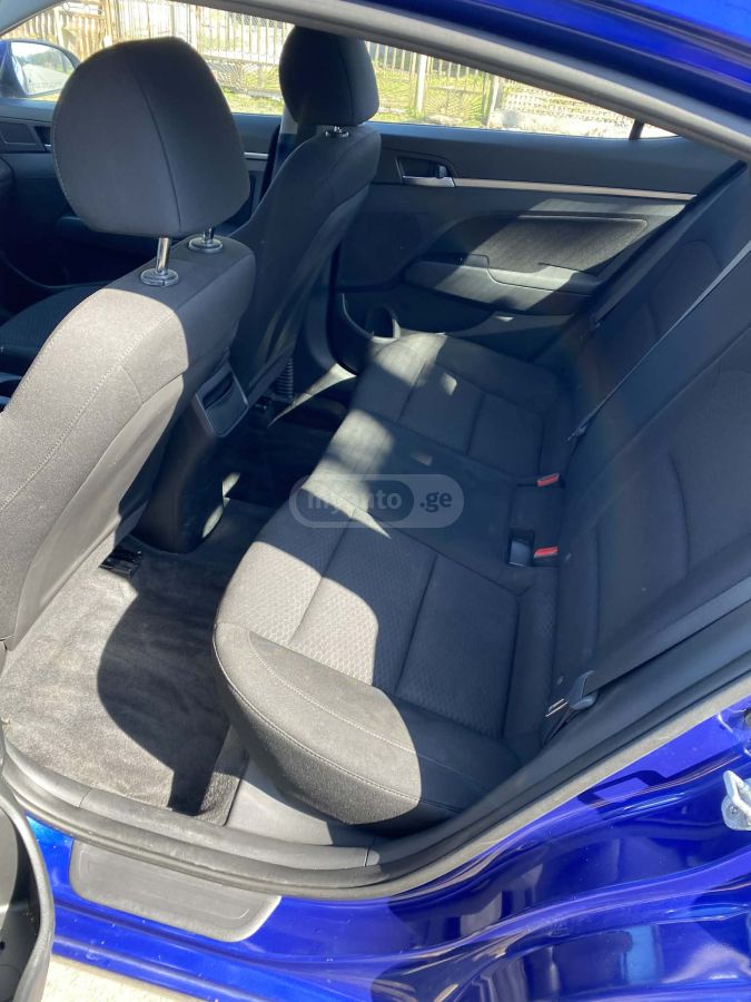 Hyundai Elantra - фото 4