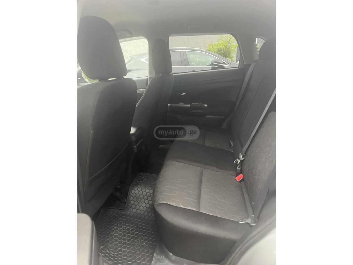 Mitsubishi Outlander Sport - фото 8