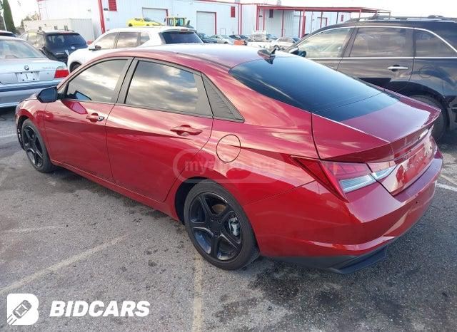 Hyundai Elantra - фото 3