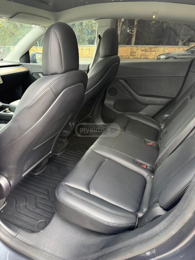 Tesla Model Y - фото 4