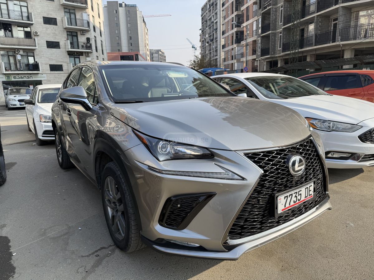 Lexus NX 200 - фото 1