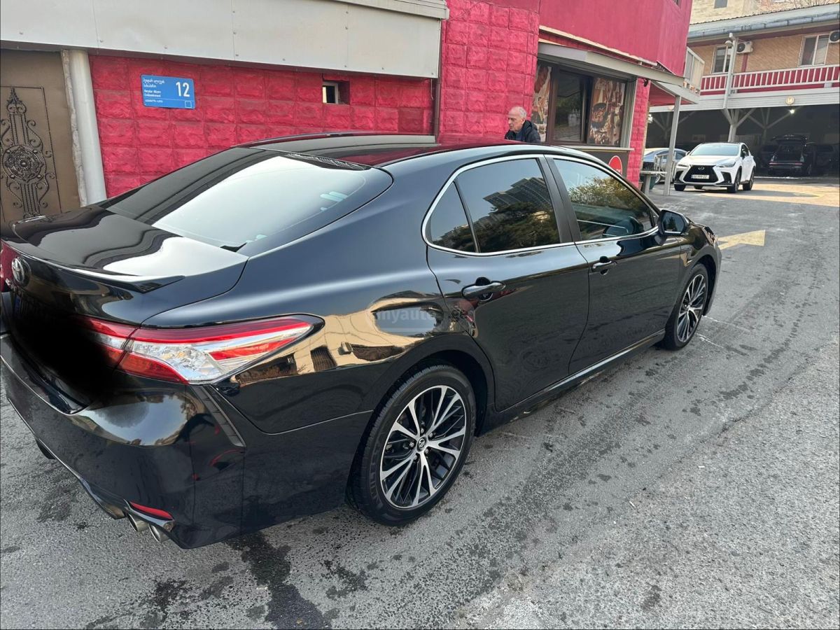 Toyota Camry - фото 2