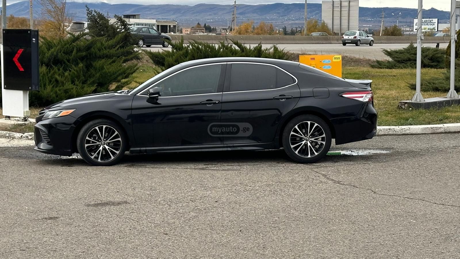 Toyota Camry - фото 3
