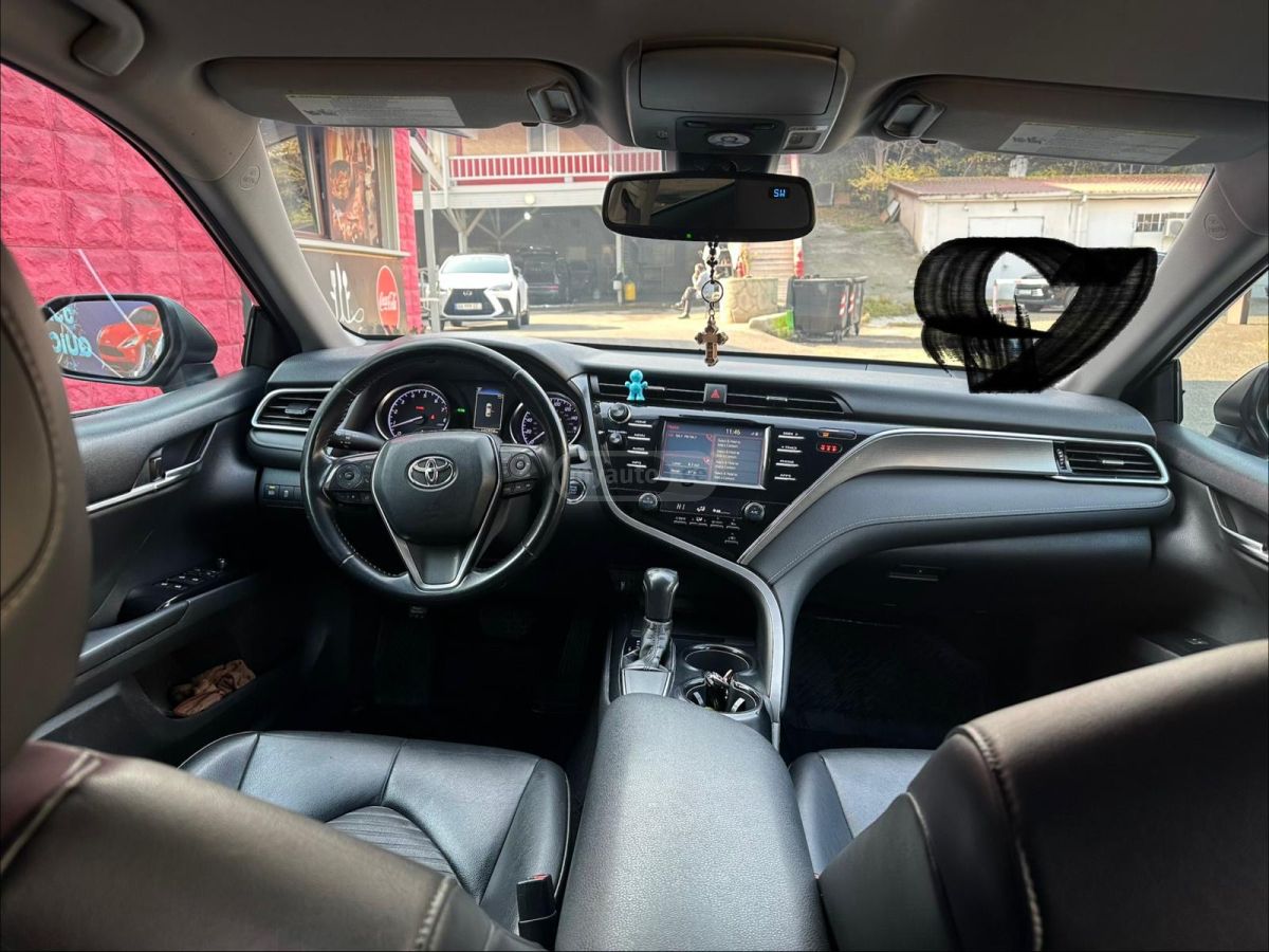 Toyota Camry - фото 4