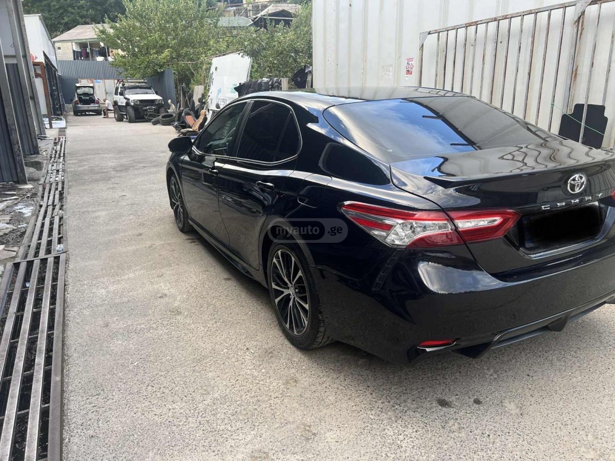 Toyota Camry - фото 6