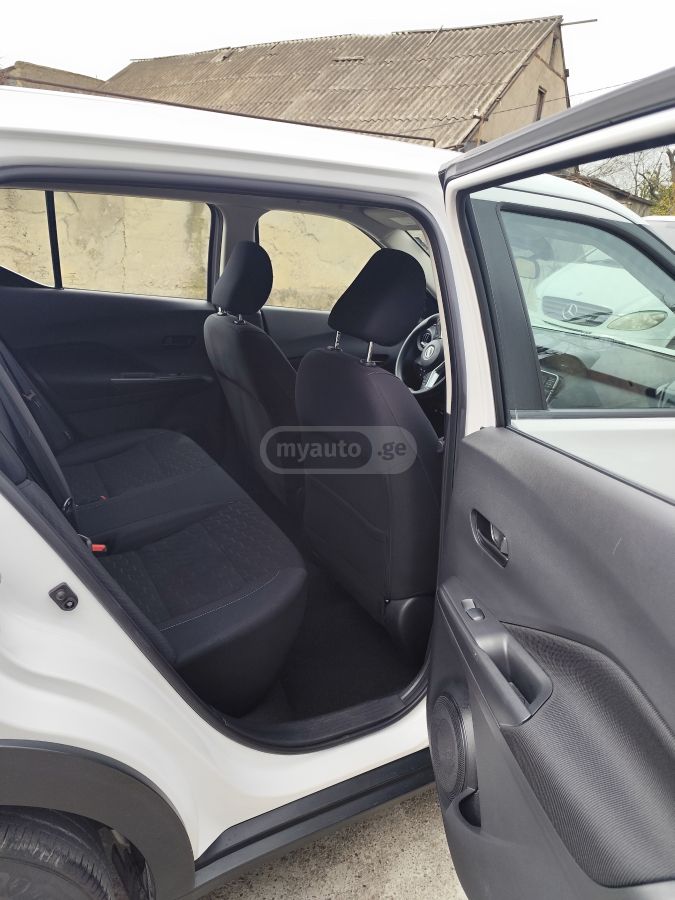 Nissan S 4dr Front-Wheel Drive CVT — миниатюра 10