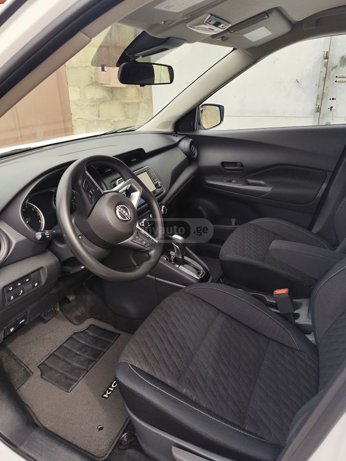 Nissan S 4dr Front-Wheel Drive CVT — миниатюра 6