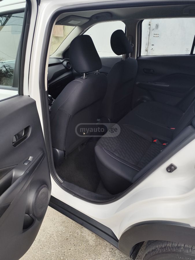 Nissan S 4dr Front-Wheel Drive CVT — миниатюра 7