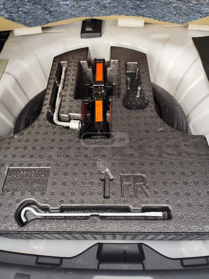 Nissan S 4dr Front-Wheel Drive CVT — миниатюра 8