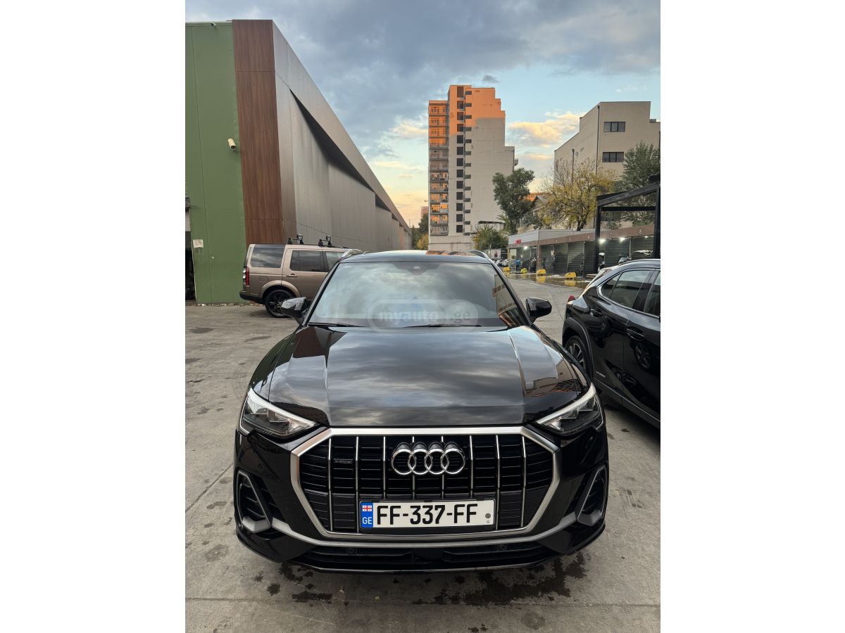 Audi Q3 - фото 1