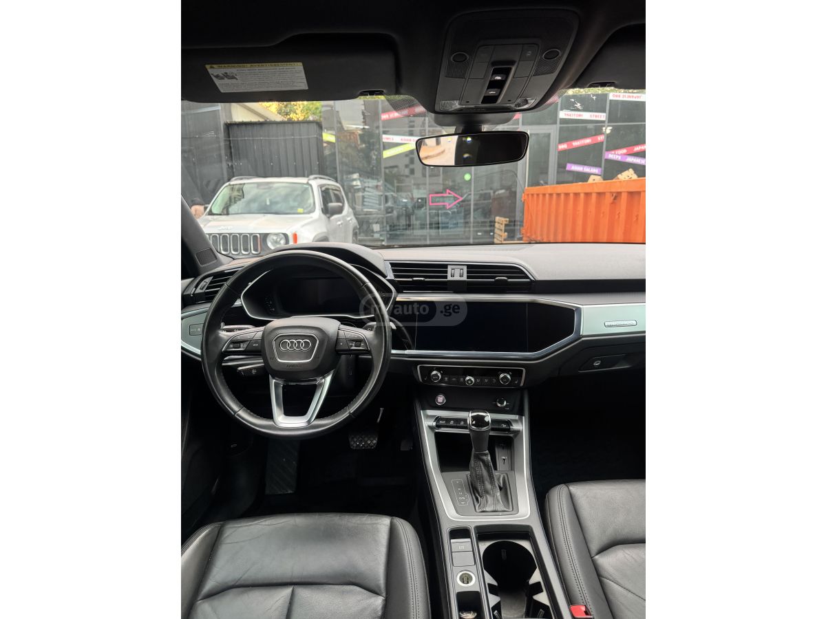 Audi Q3 - фото 7