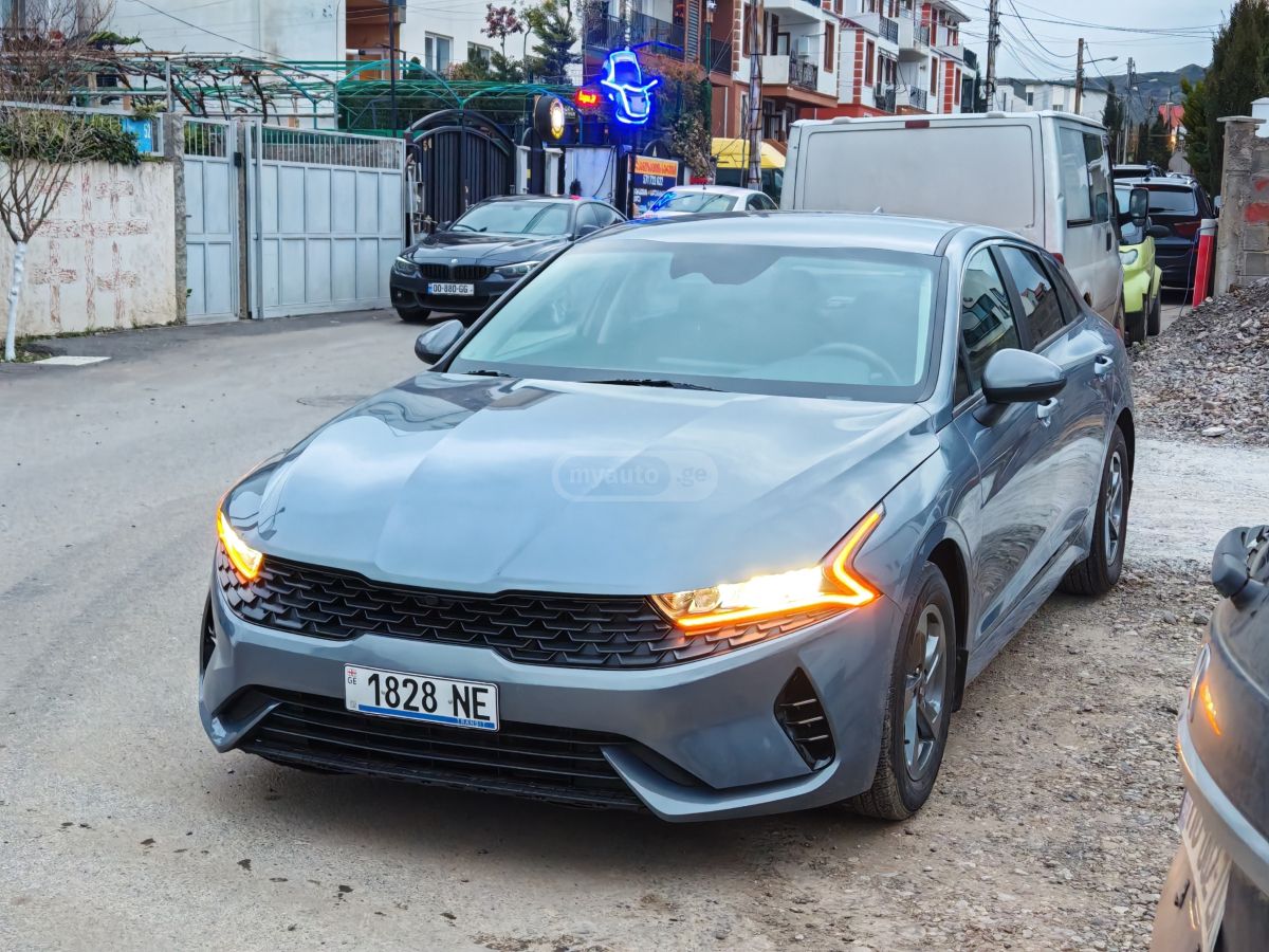 Kia K5 - фото 1