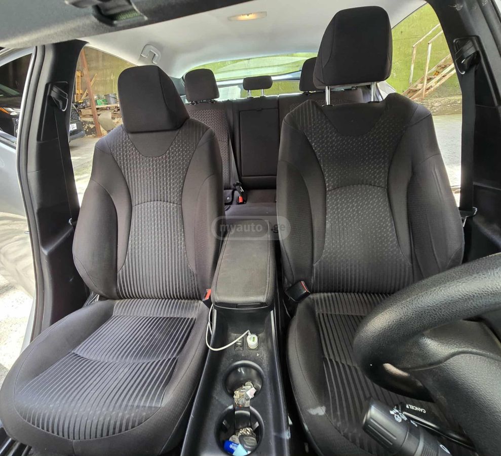 Toyota Prius - фото 9