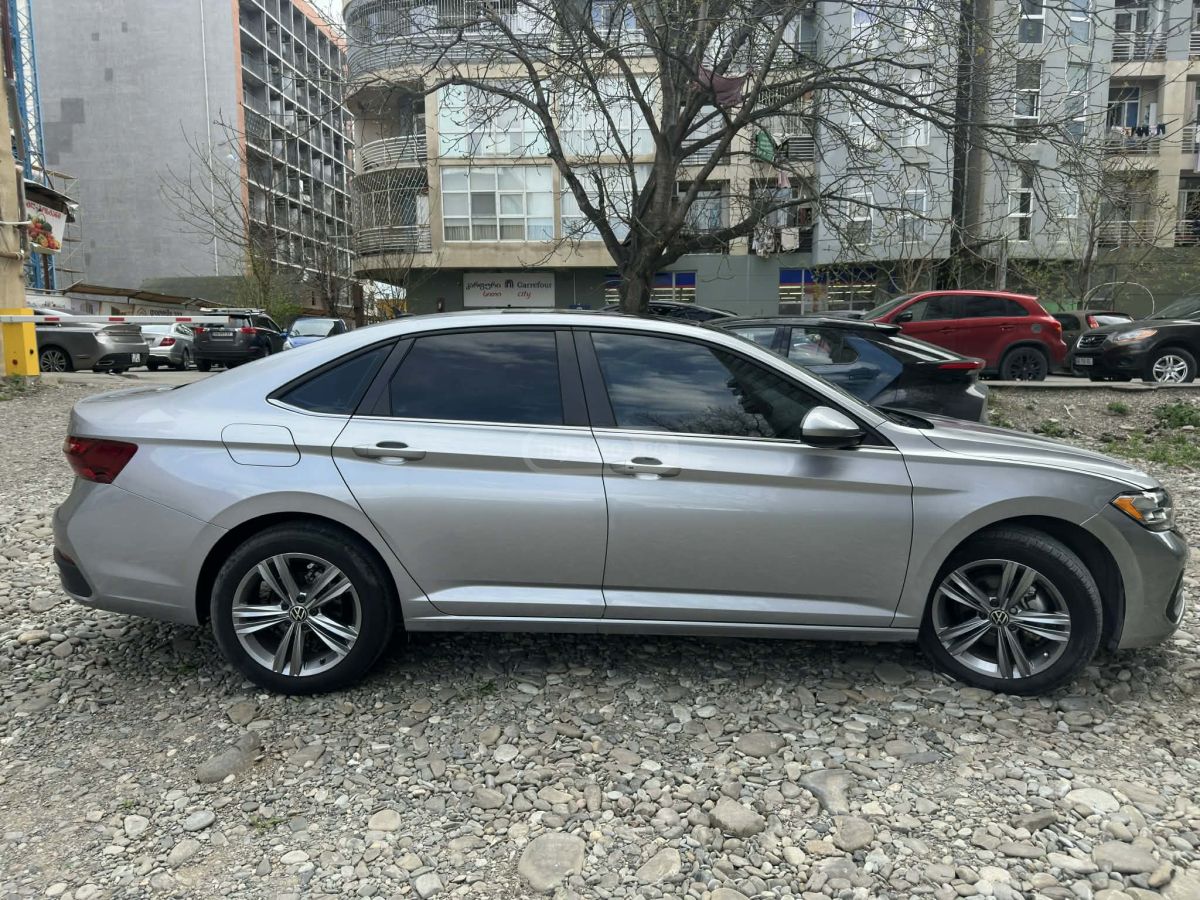 Volkswagen Jetta - фото 1