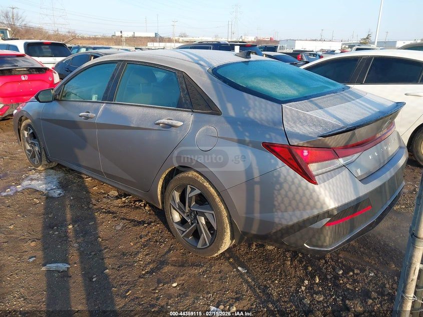 Hyundai Elantra 2025 — миниатюра 3