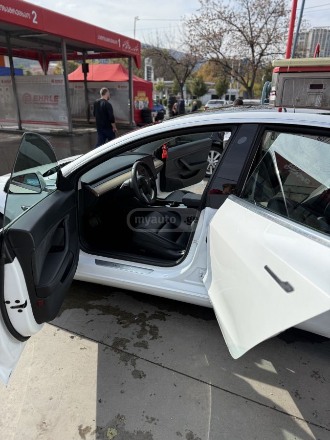 Tesla 2020 Tesla Model 3 Long range — миниатюра 2