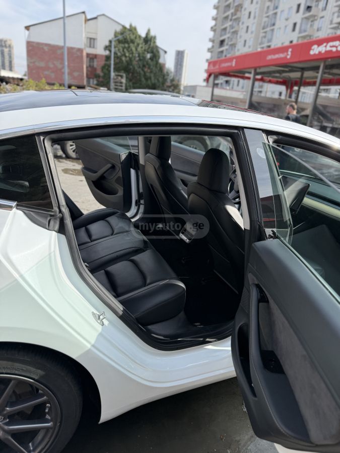 Tesla 2020 Tesla Model 3 Long range — миниатюра 9