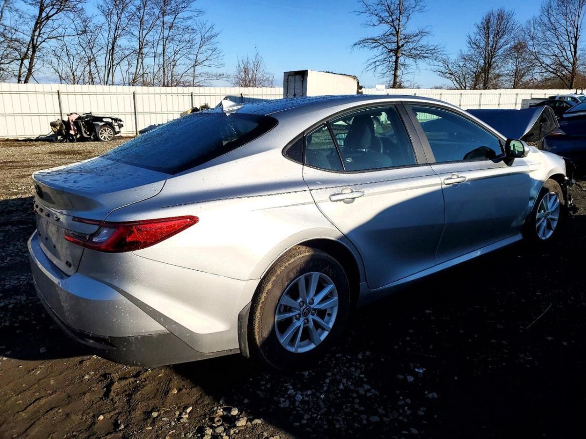 Toyota Camry - фото 3