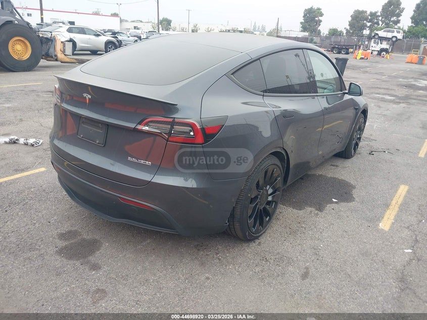 Tesla Model Y - фото 4